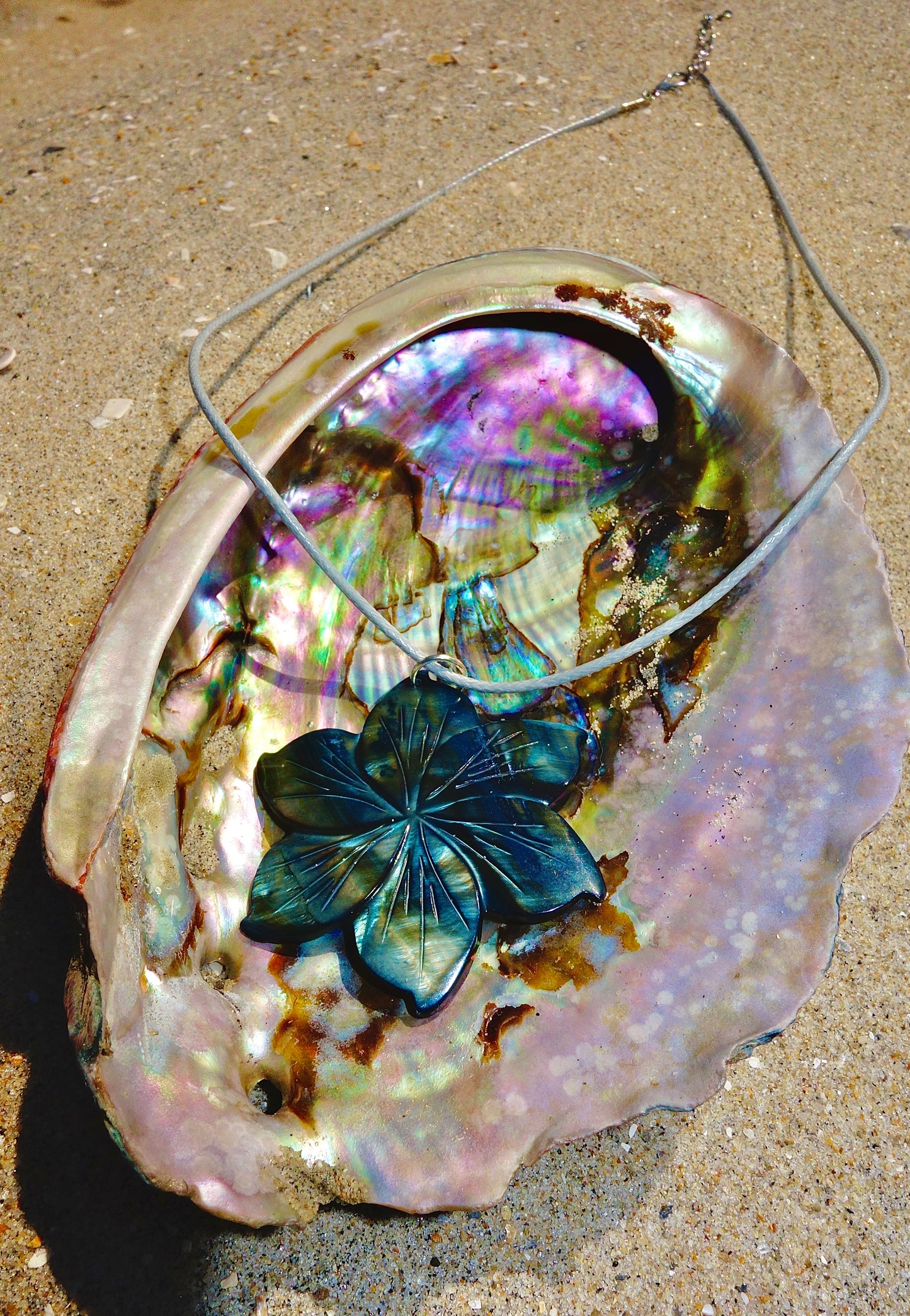 Midnight Bloom Shell Flower Pendant Necklace