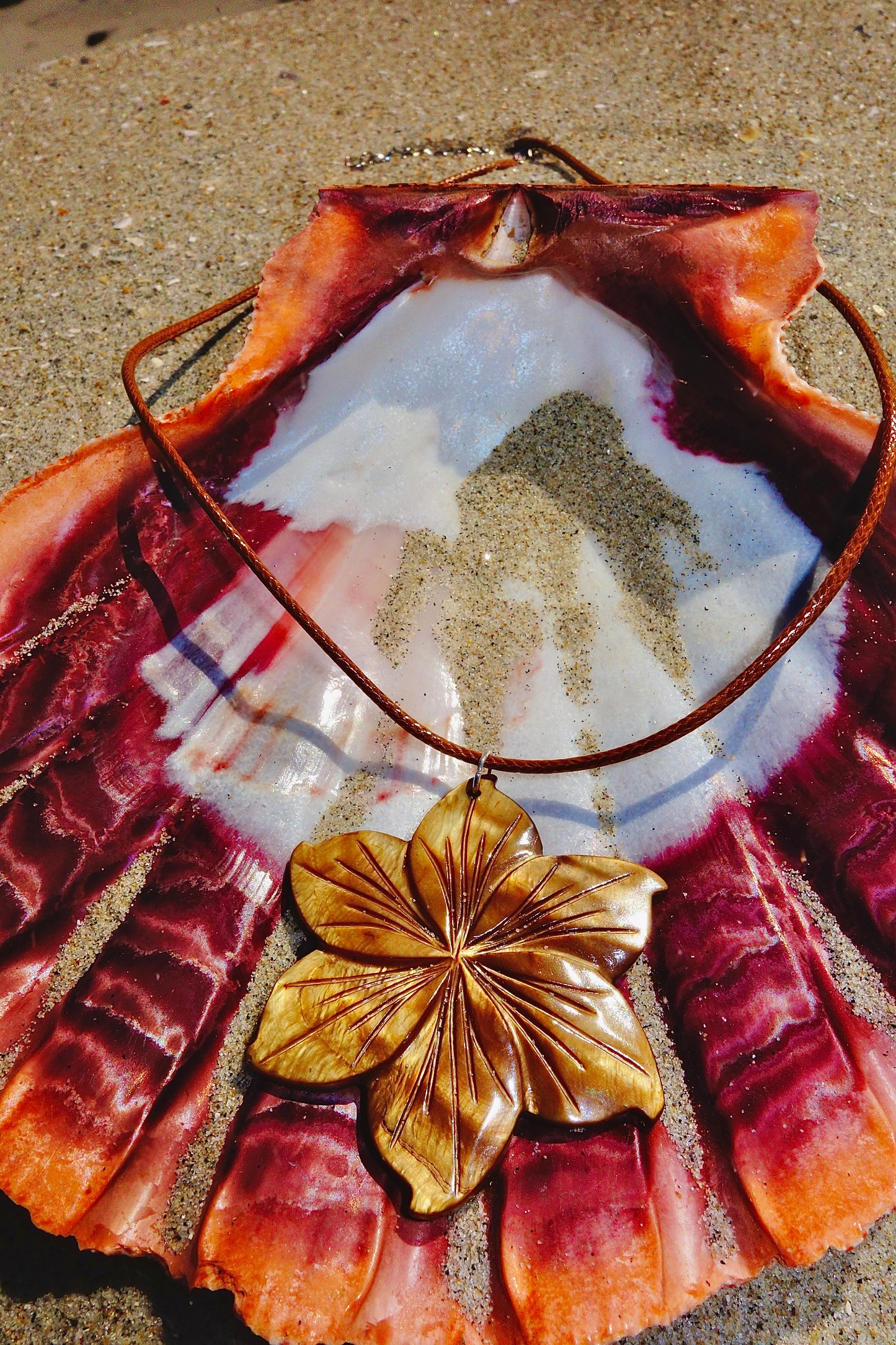 Island Sun Hibiscus Shell Necklace