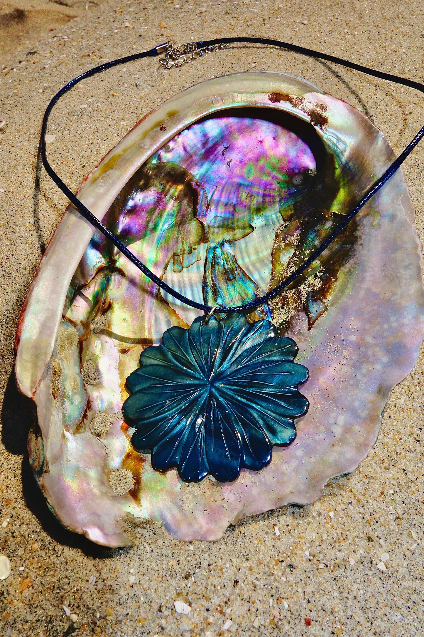 Ocean Radiance Shell Necklace