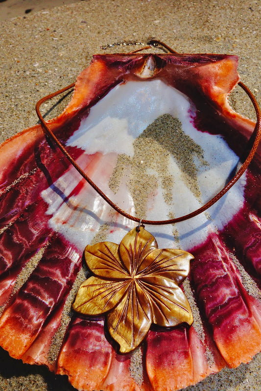 Island Sun Hibiscus Shell Necklace
